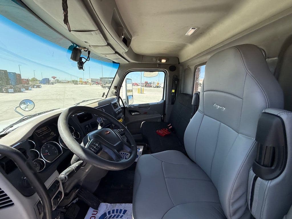 Used 2020 PETERBILT 567 image 10