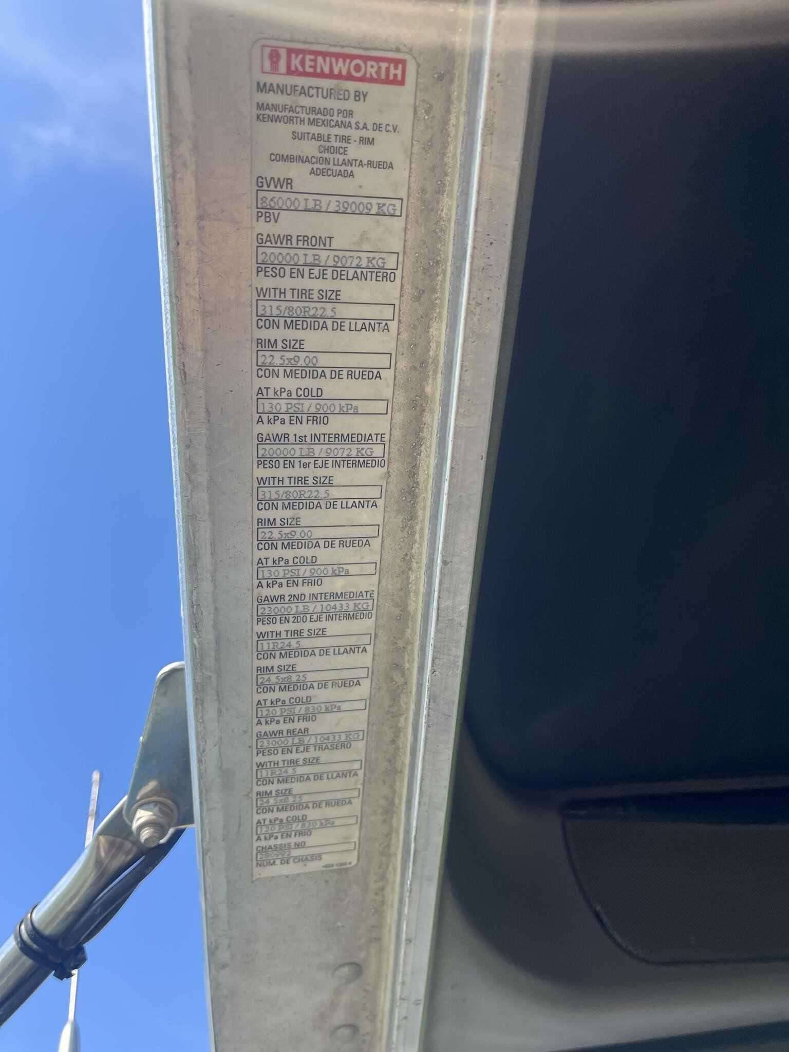 2018 Kenworth T8 Series image 9
