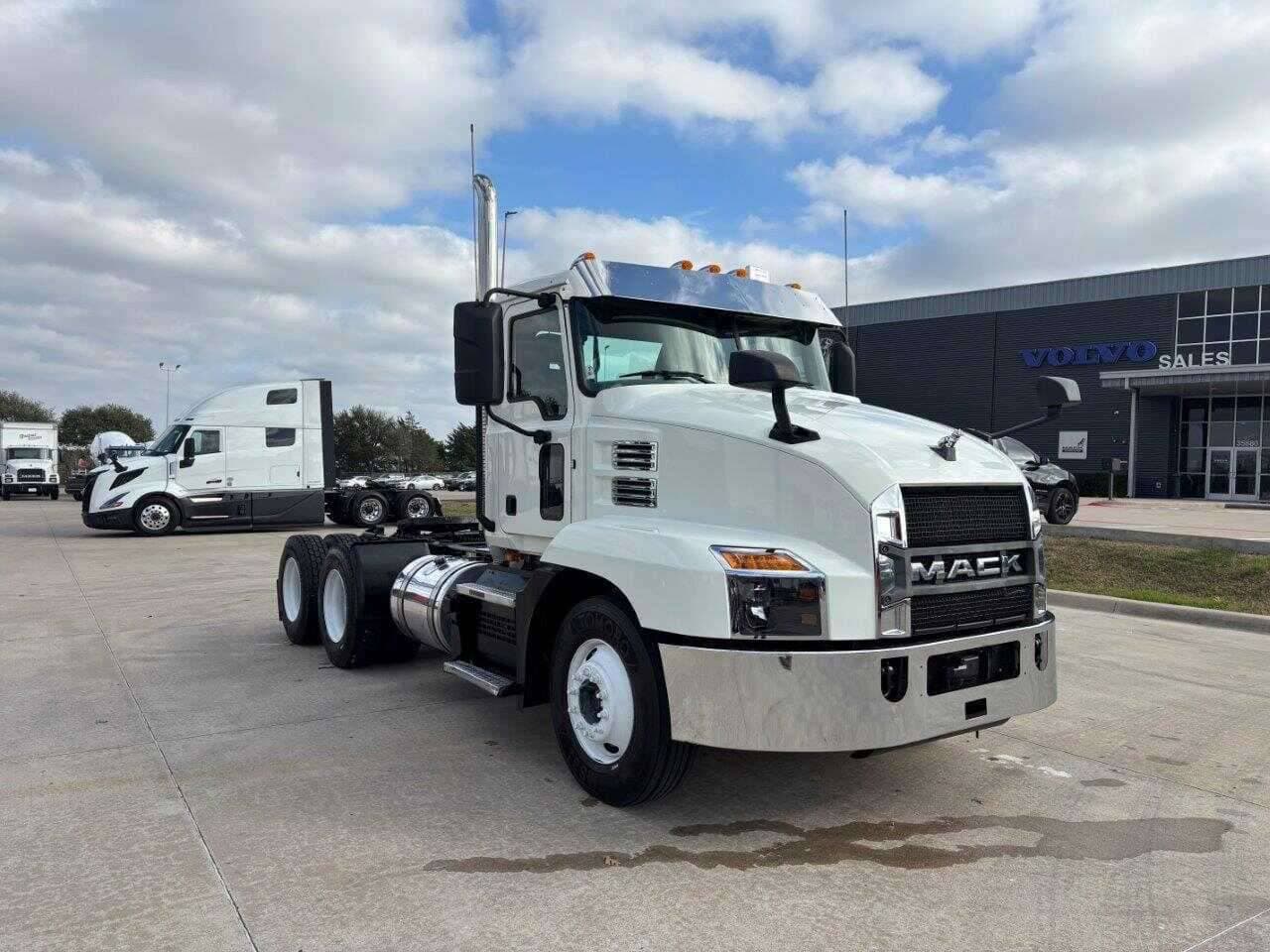 Used 2020 MACK ANTHEM Conventional - Day Cab in Fort Worth, TX image 4