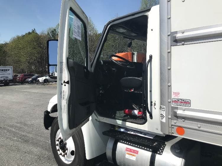 2022 International MV607 Box Truck - 220HP, 6 Speed Automatic, Roll up Door image 16