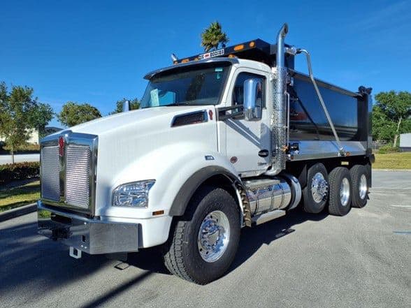 2025 Kenworth T880 image 3