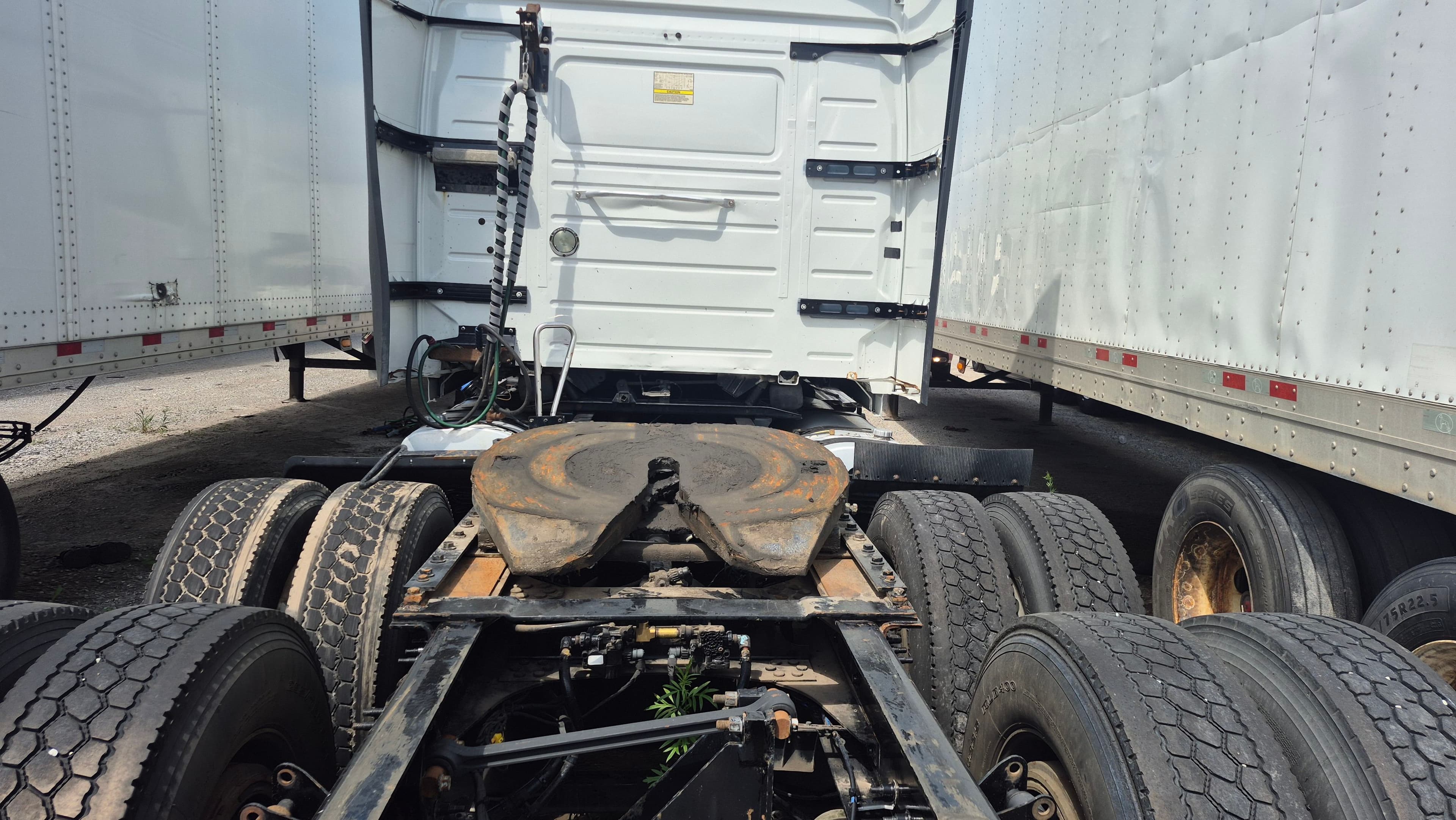 2016 Volvo VNL670 image 7