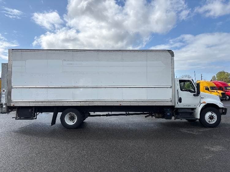 2022 International MV607 Box Truck - 220HP, 6 Speed Automatic, Roll up Door image 15