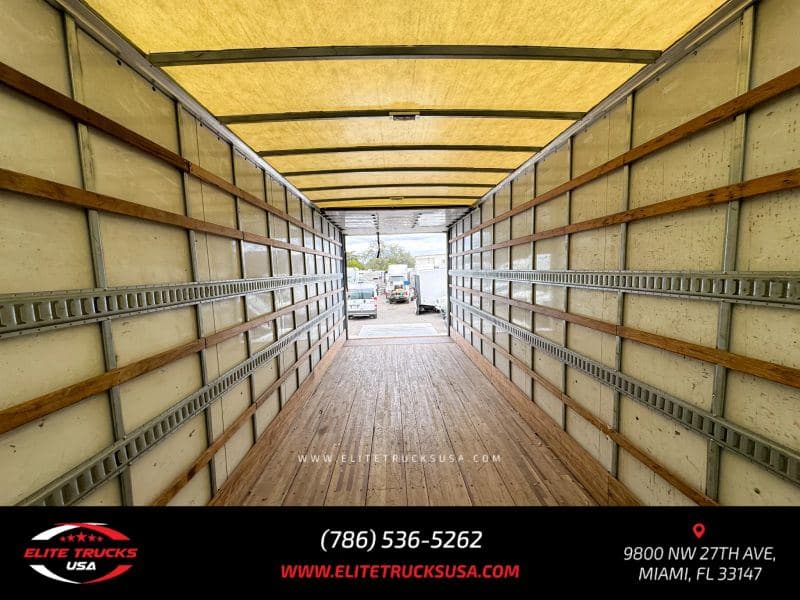2020 Hino 268 image 34