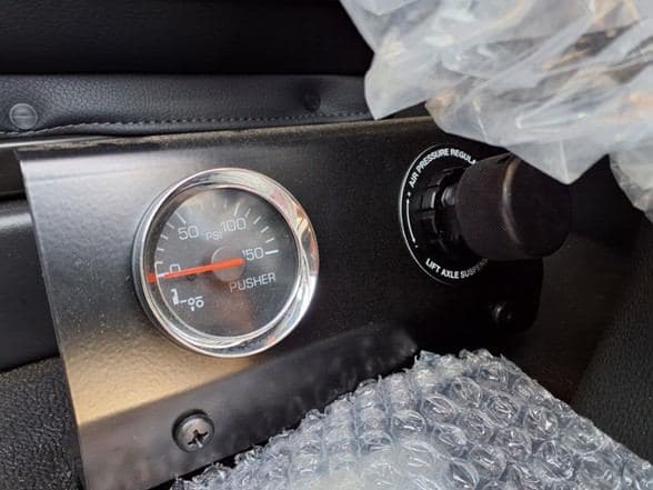 2025 Kenworth T880 image 13