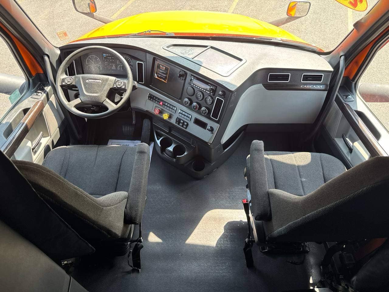 2022 Freightliner Cascadia 126 image 12