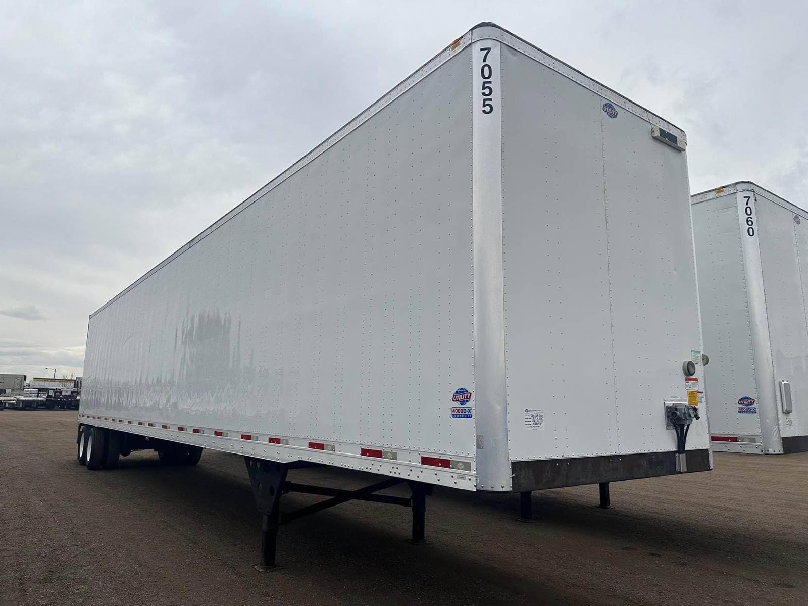 2018 Utility 4000D-X image 2