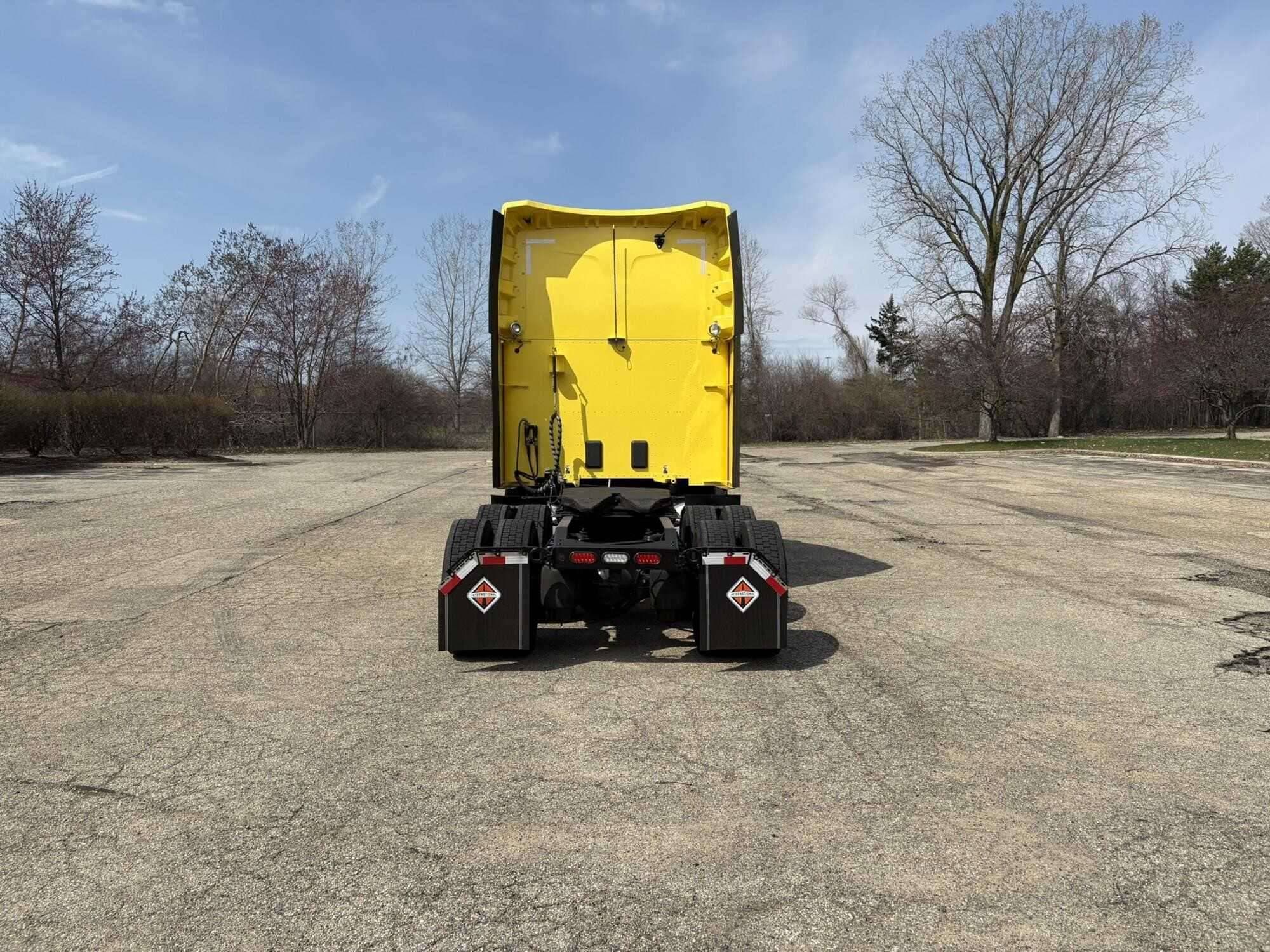 2023 Peterbilt 579 image 4