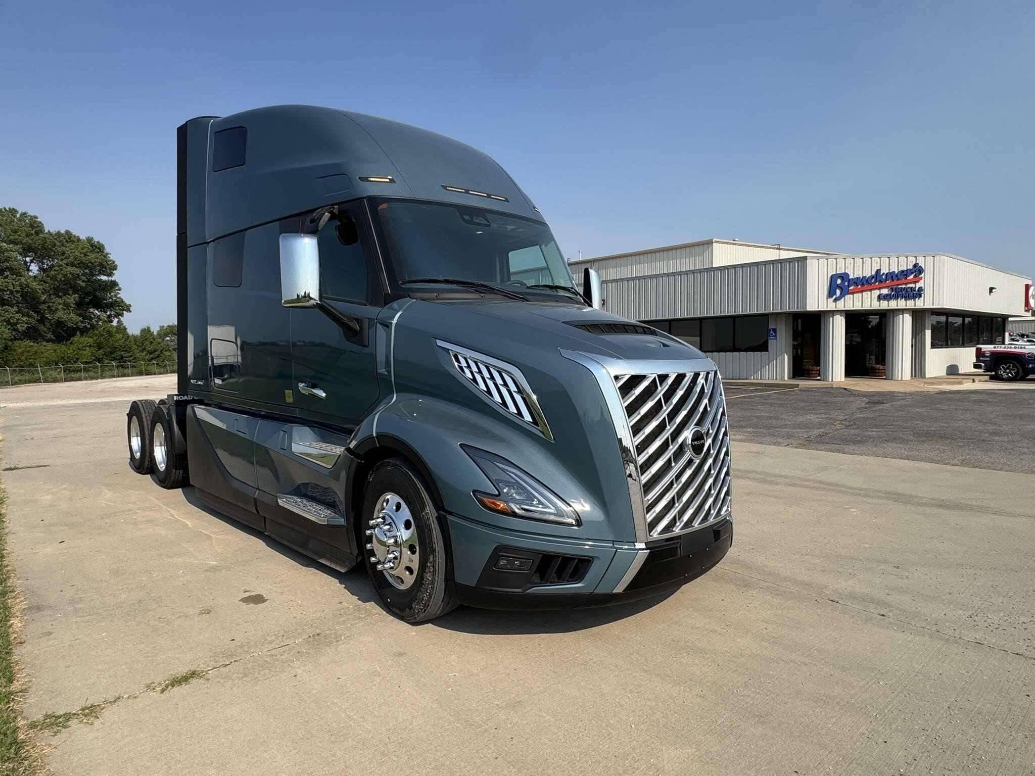 New 2026 VOLVO VNL64T860 Conventional - Sleeper Truck in Wichita, KS image 15