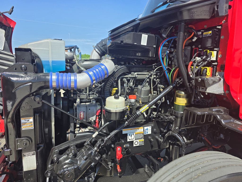 Used 2022 PETERBILT 579 image 9