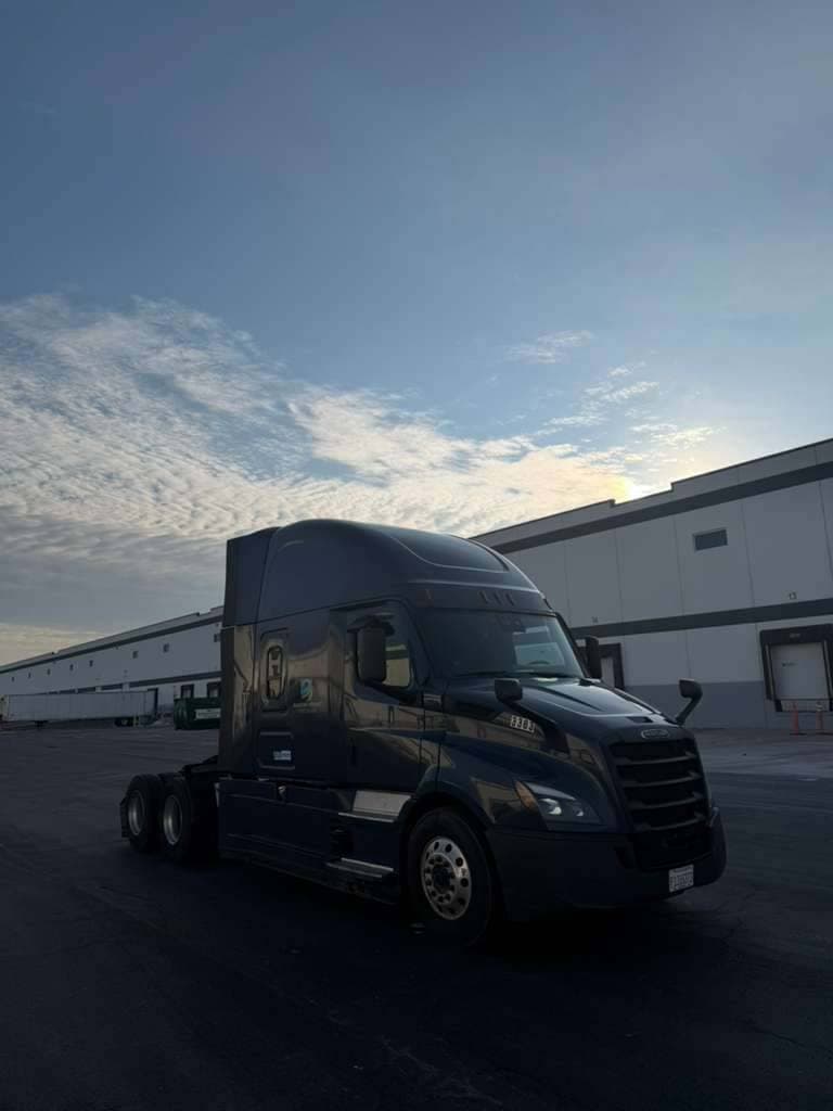 2024 Freightliner Cascadia image 3