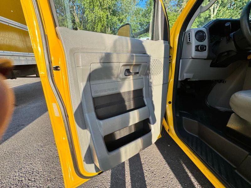 2022 Ford CF8000 image 20