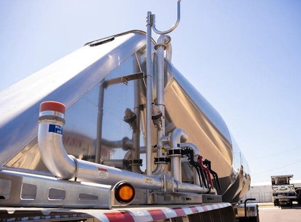 2026 Mac Trailer Mfg 1650 Cft image 3