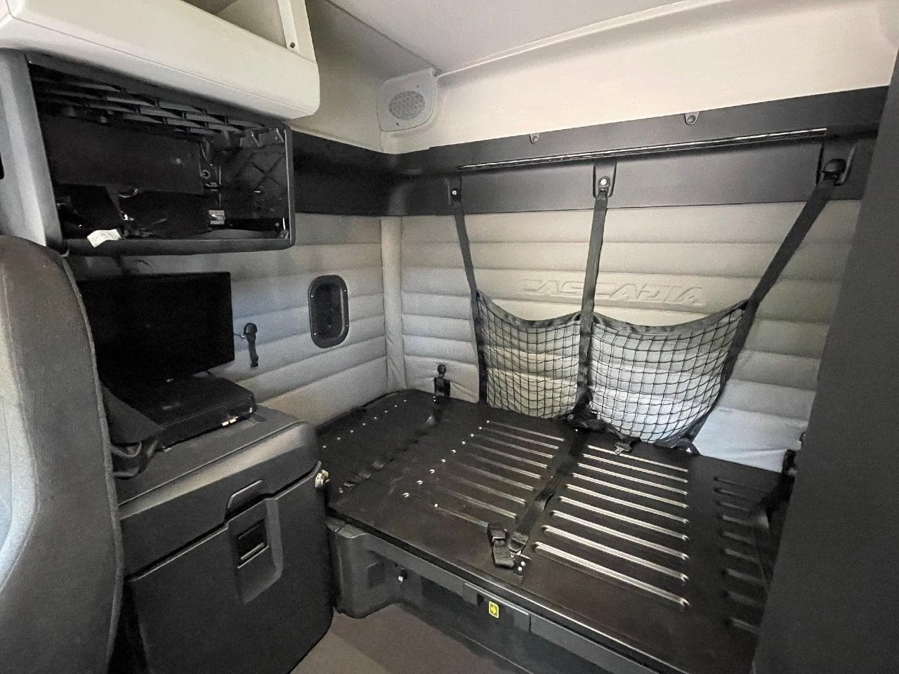 2020 Freightliner Cascadia 126 image 23