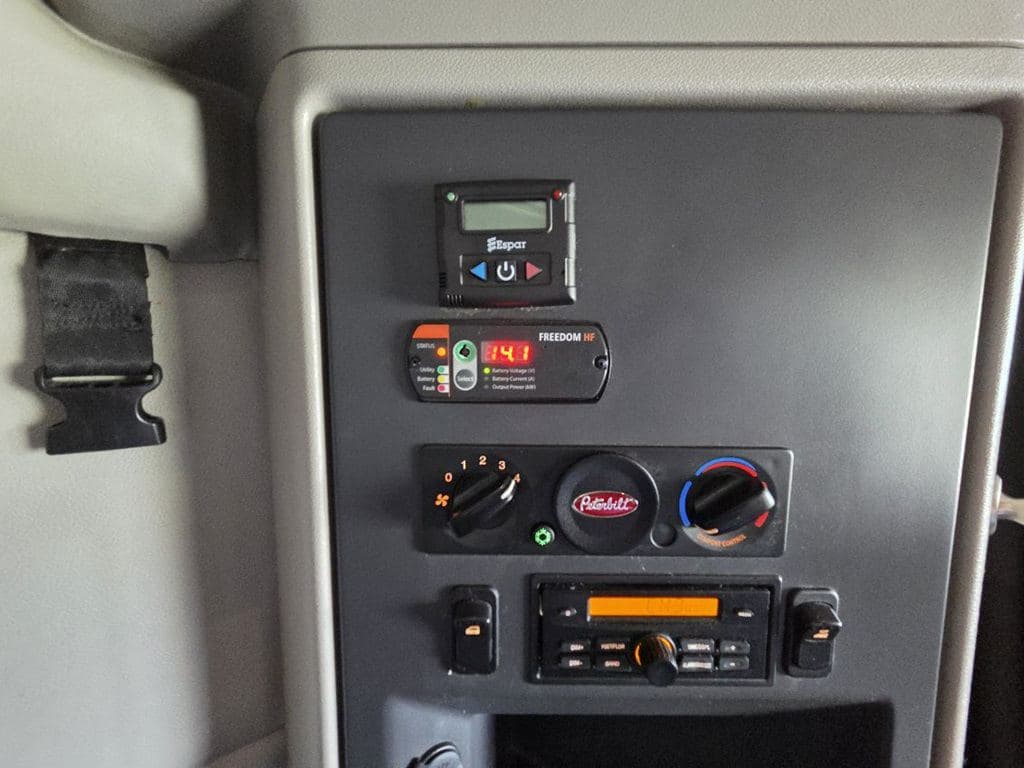 Used 2023 PETERBILT 579 image 22