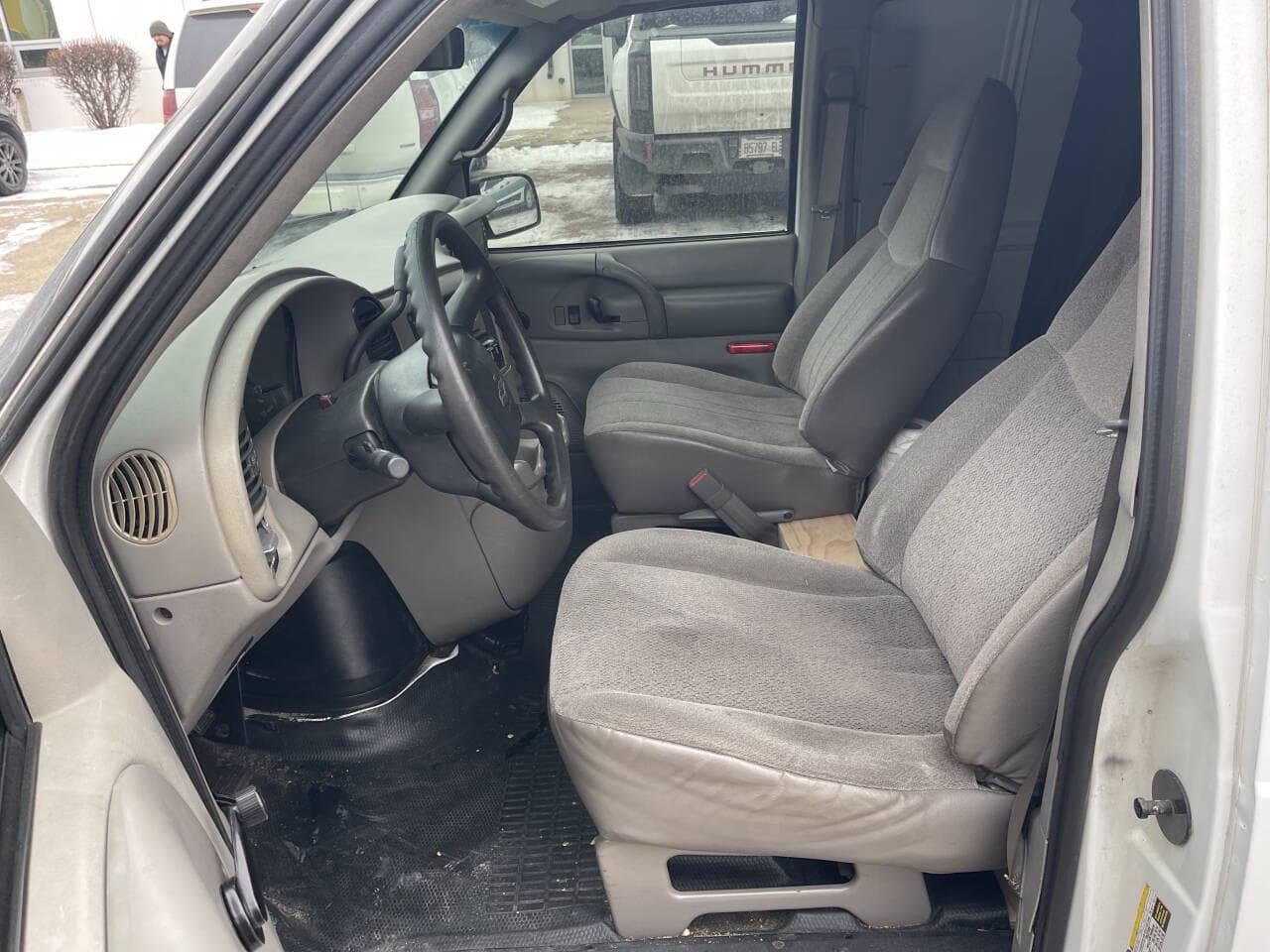 2005 Chevrolet 1500 image 10