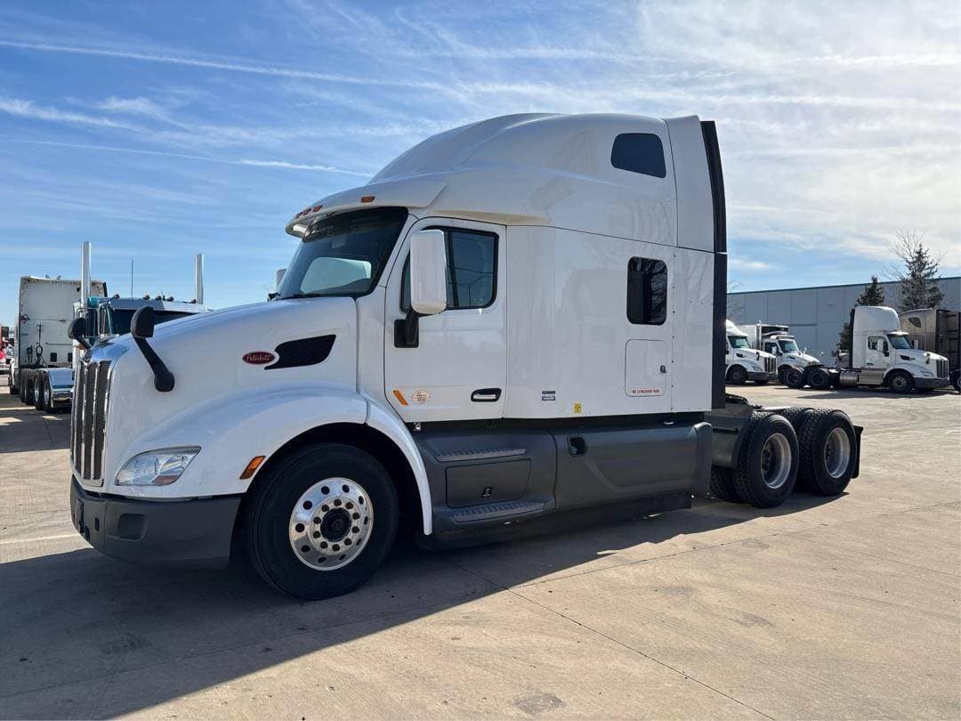 2021 Peterbilt 579 image 1