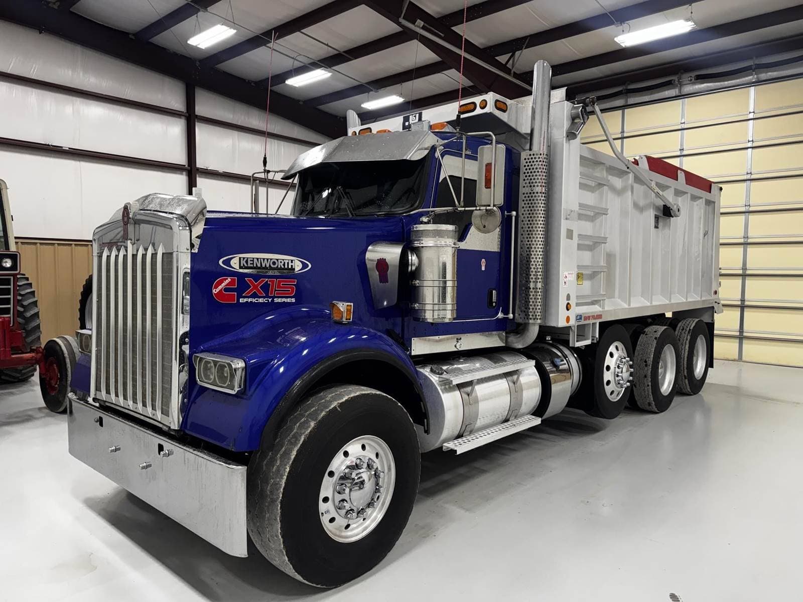 2022 Kenworth W9 Series image 5