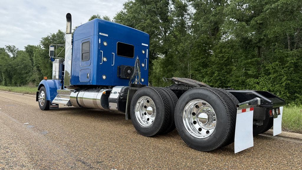Used 2023 KENWORTH W900L image 7