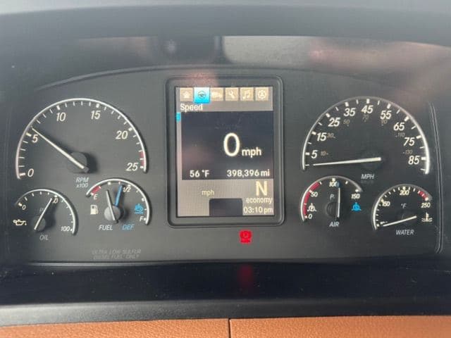 2023 Freightliner Cascadia image 6