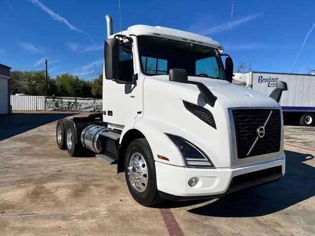 2019 Volvo VNR image 4