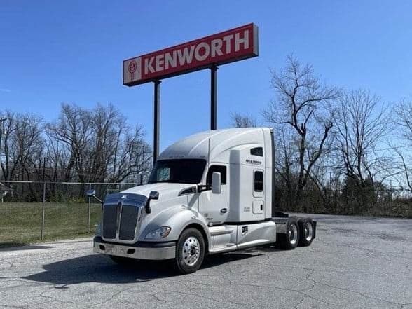 2020 Kenworth T680 image 1