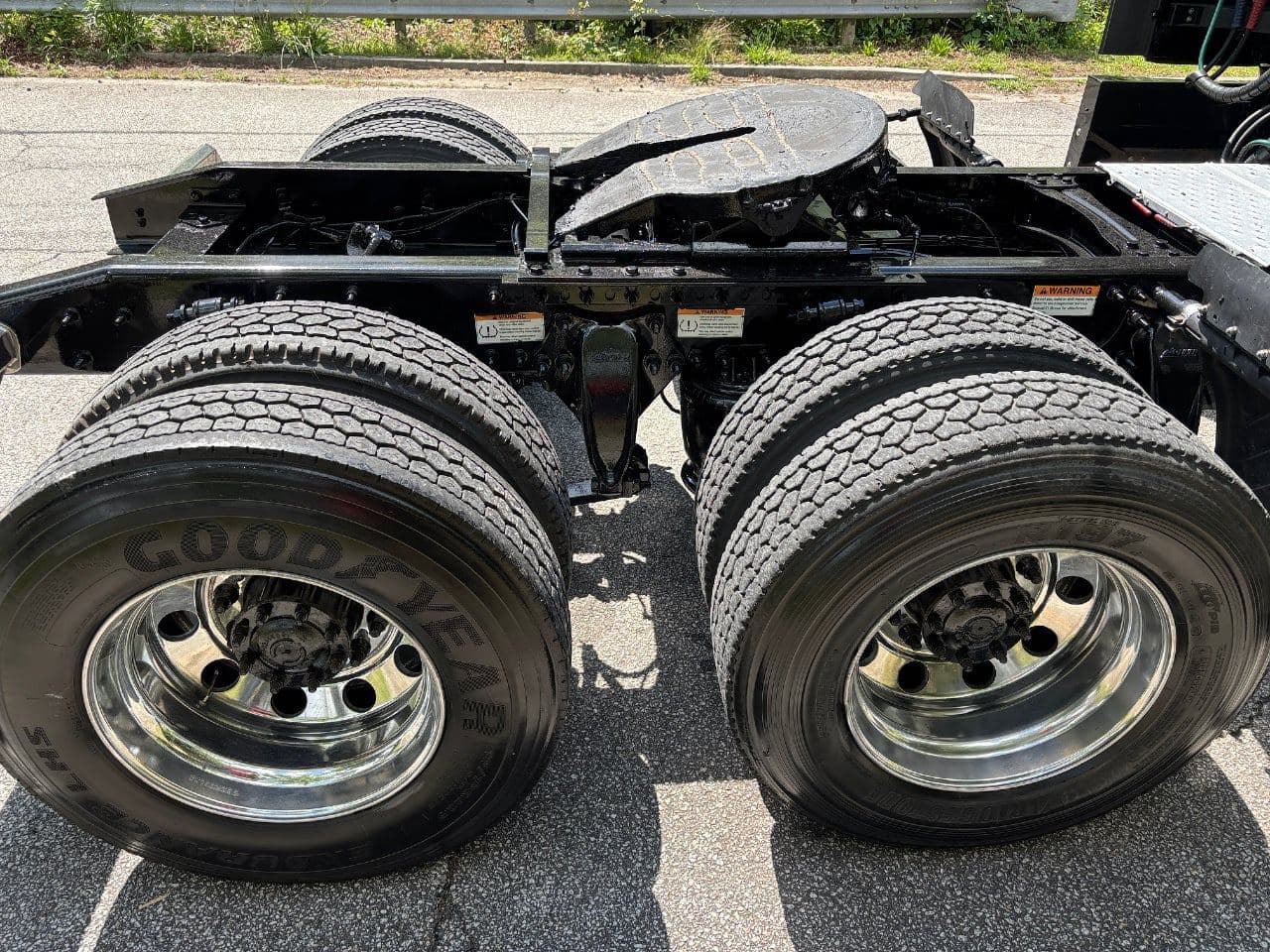 2020 Freightliner Cascadia 125 image 13