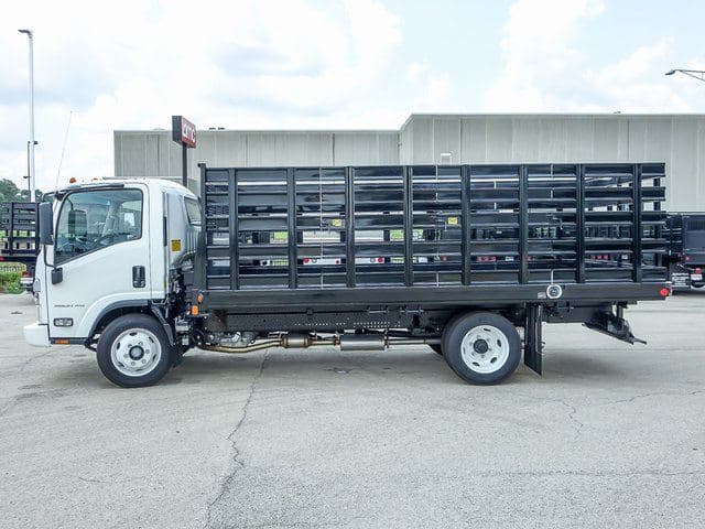 2024 Chevrolet 5500 XG LCF Gas Work Truck 16'6" Stake Bed image 6