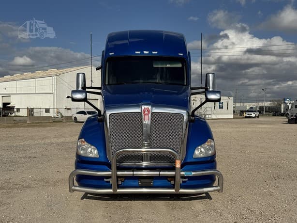 2021 Kenworth T680 image 2
