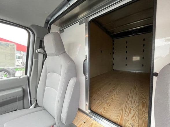 2024 Ford E450 image 18