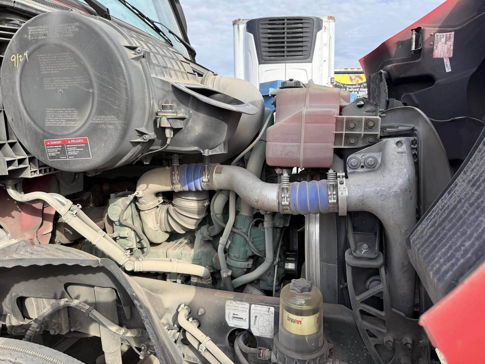2022 Volvo VNR64T300 Day Cab Truck - D13 405HP, 12 Speed I Shift Amt image 8