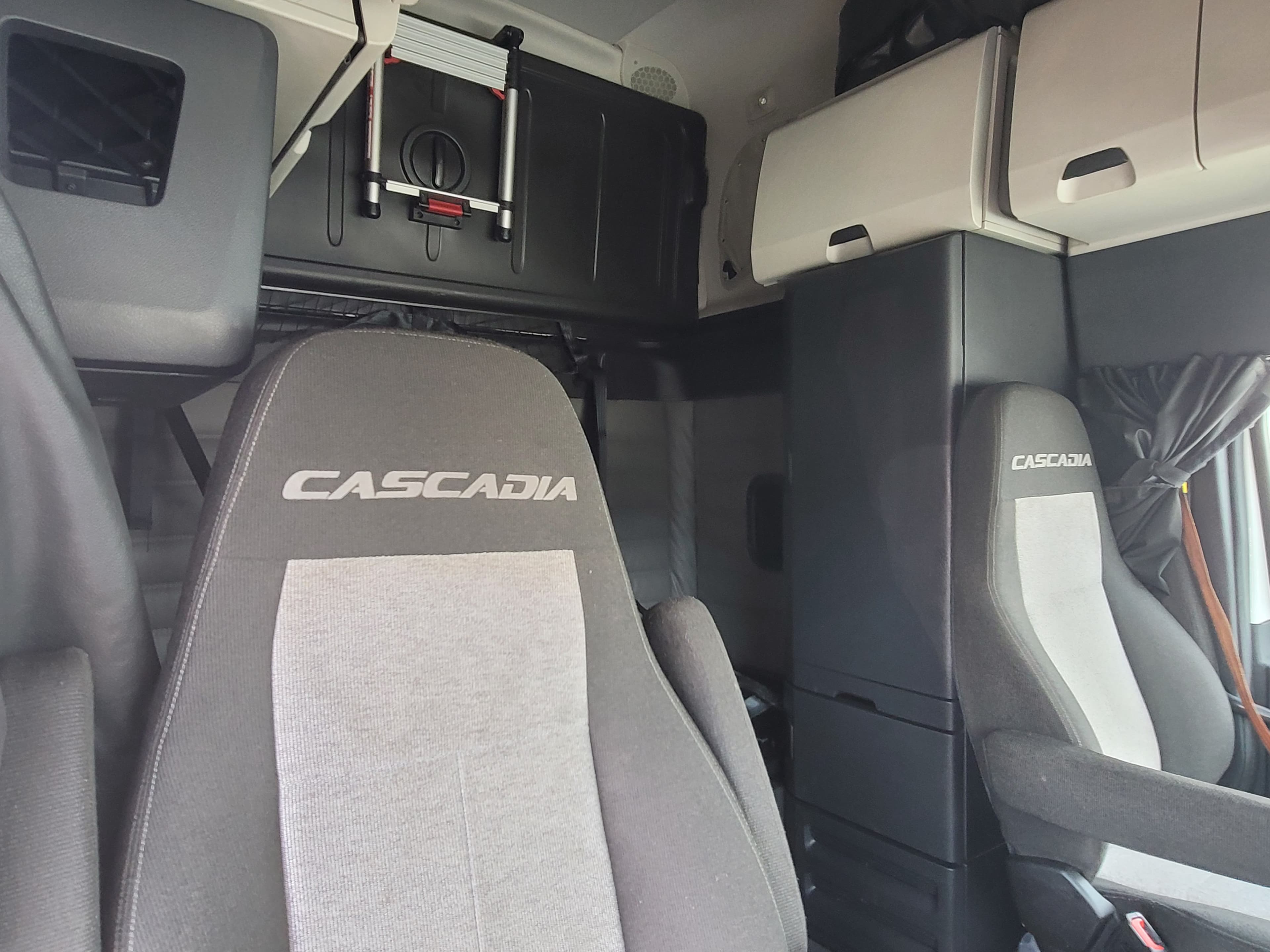 2022 Freightliner Cascadia 126 image 9