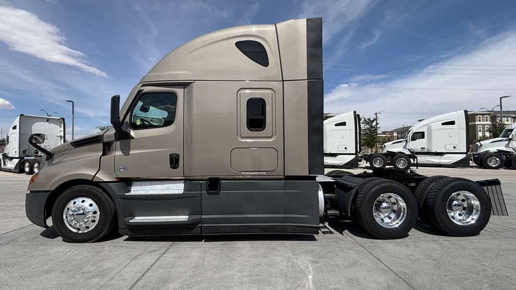 Used 2024 FREIGHTLINER PT126064ST image 15