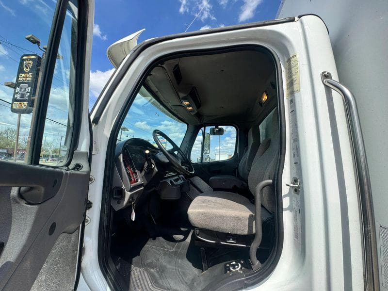 2017 Freightliner M2 106 image 15