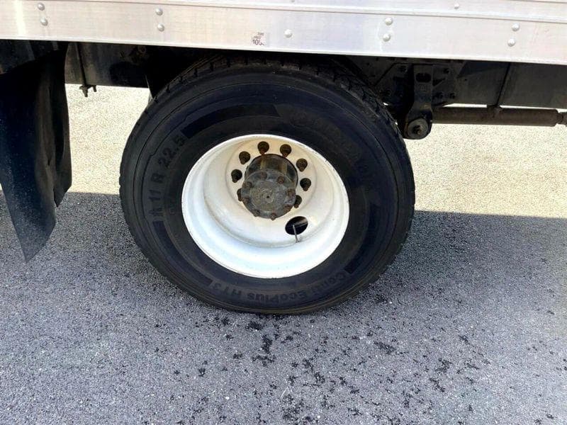 2015 Hino 268 image 11