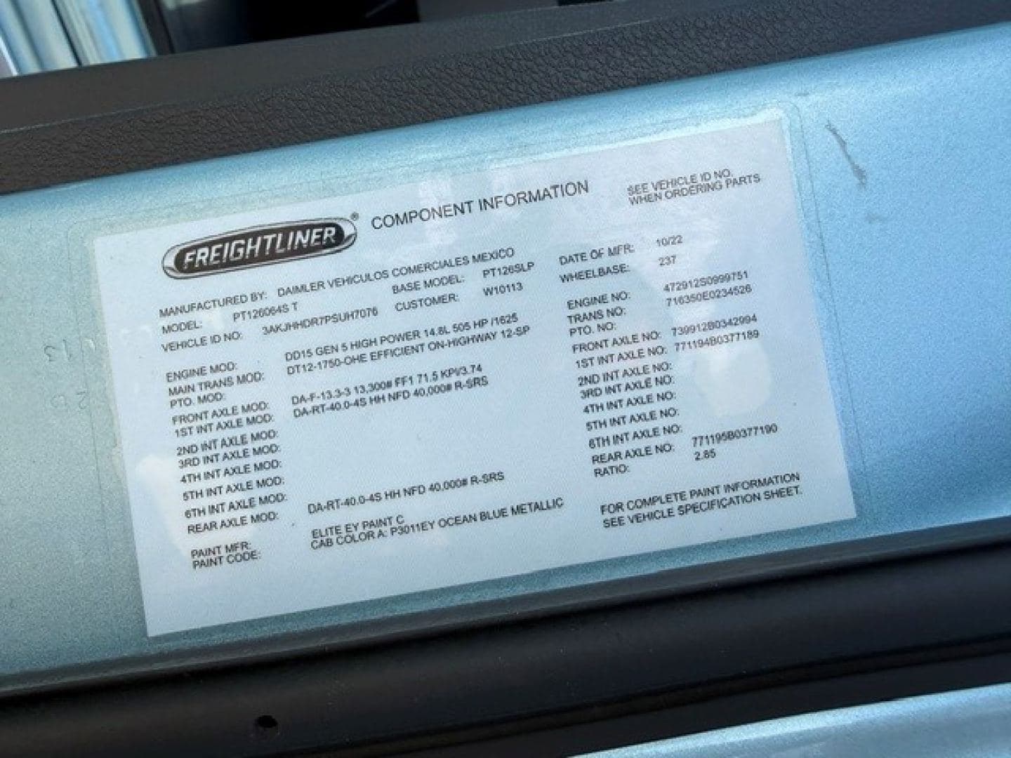 2023 Freightliner CASCADIA 126 image 9