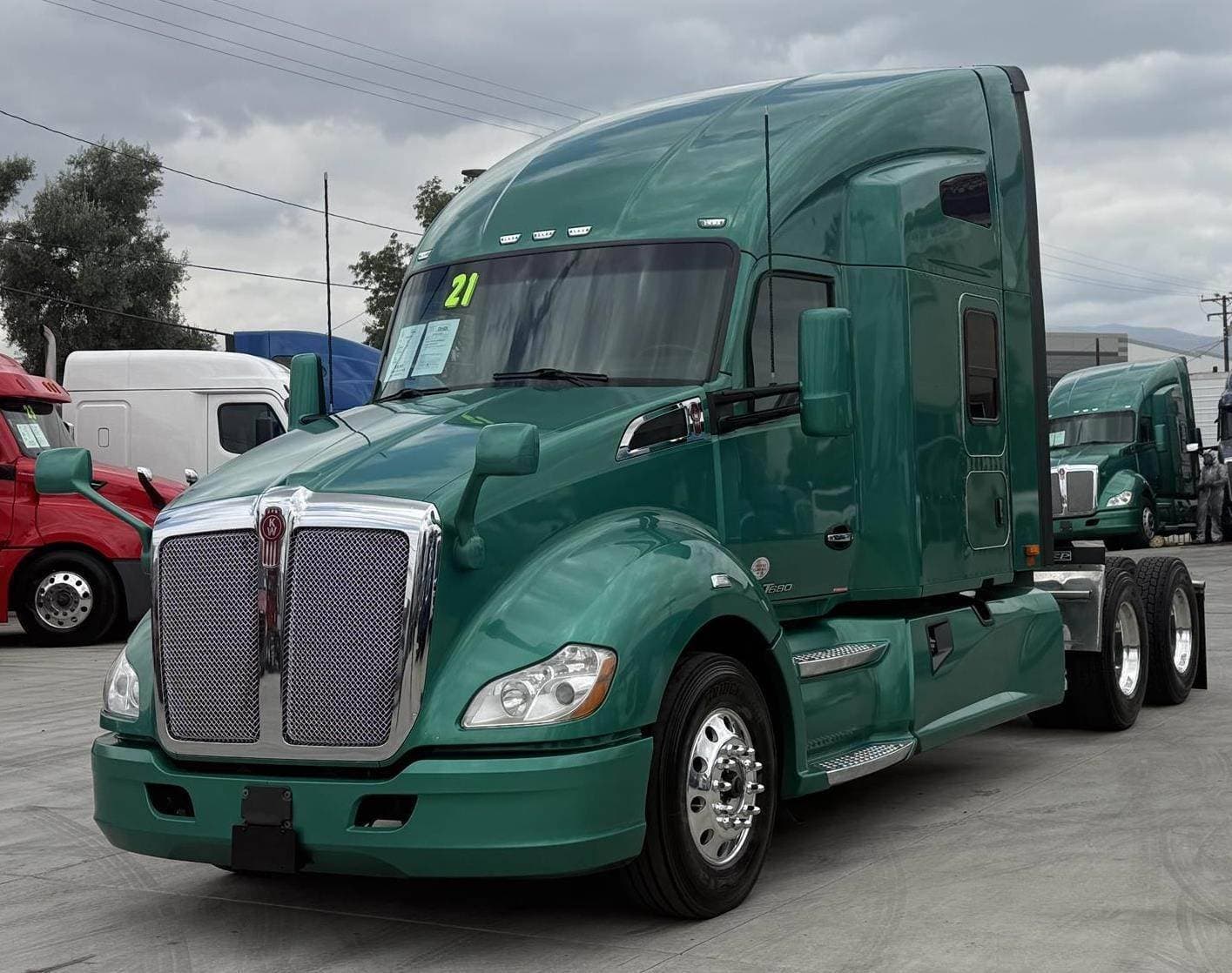 2021 Kenworth T680 image 1