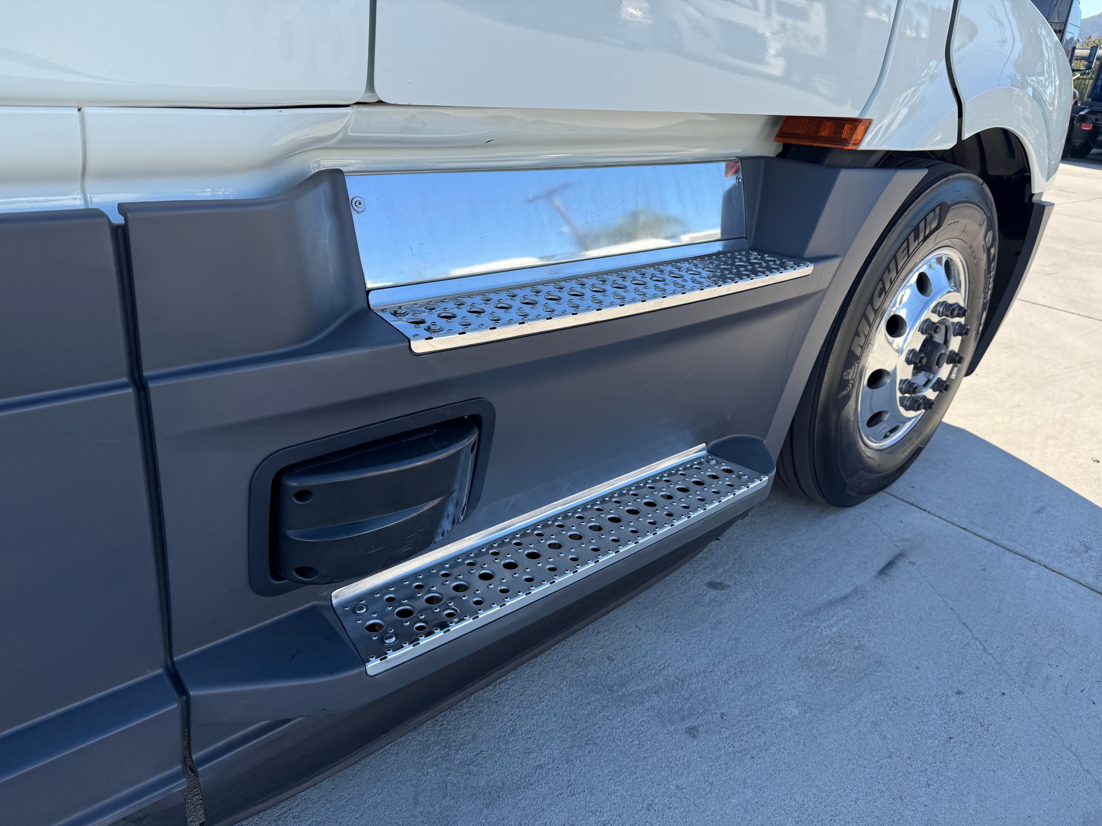 2021 Freightliner Cascadia 126 image 16