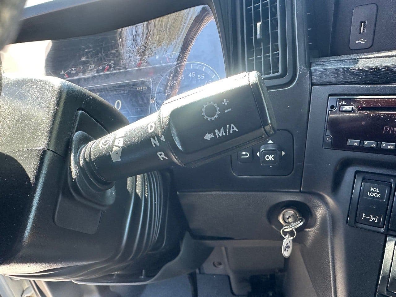 2018 International LT625 image 22