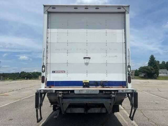 2017 Freightliner M2 image 2