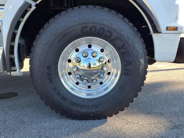 2025 Kenworth T880 image 9