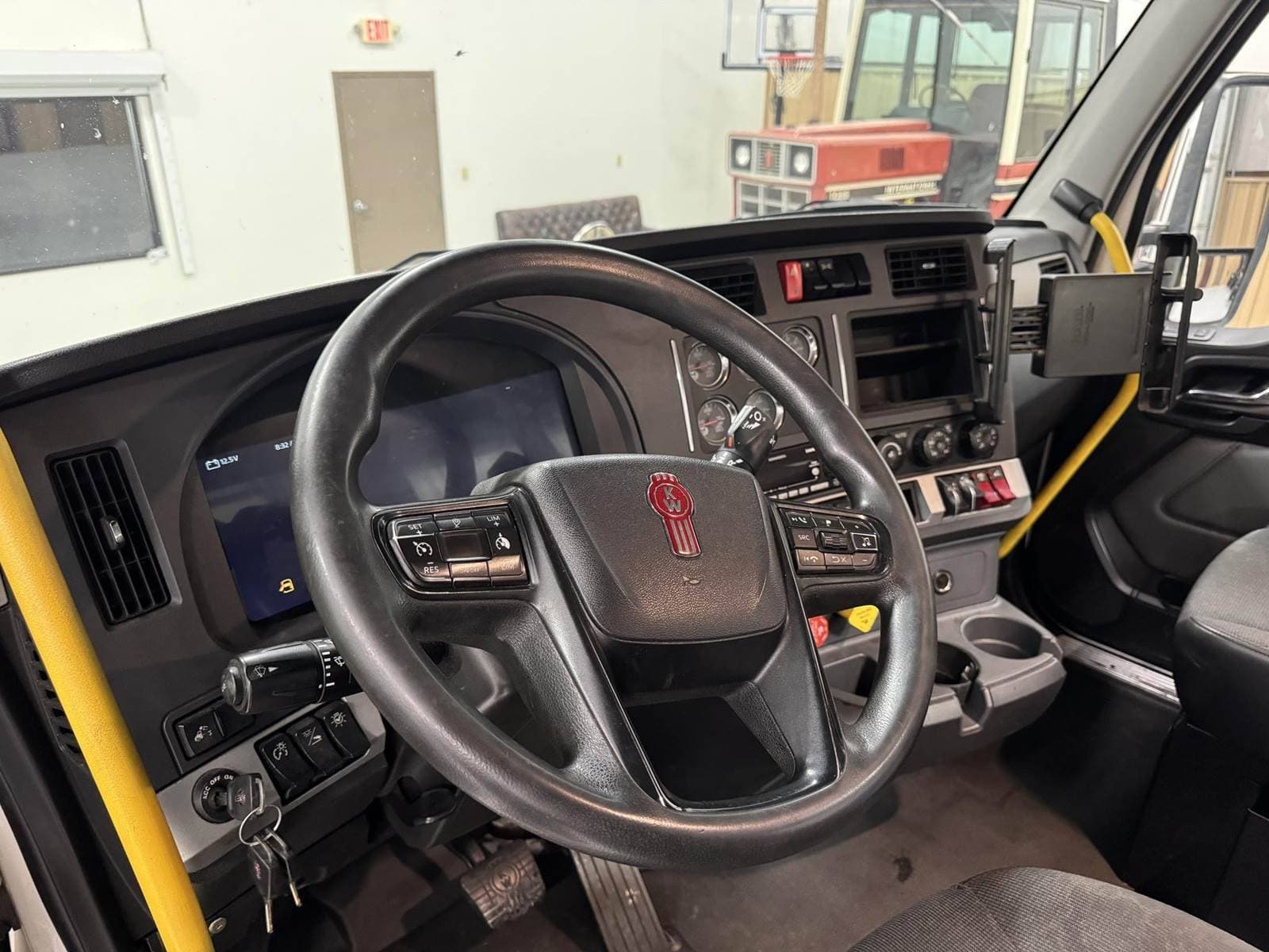 2022 Kenworth T880 Day Cab Truck - Paccar 455HP, 12 Speed Amt image 6