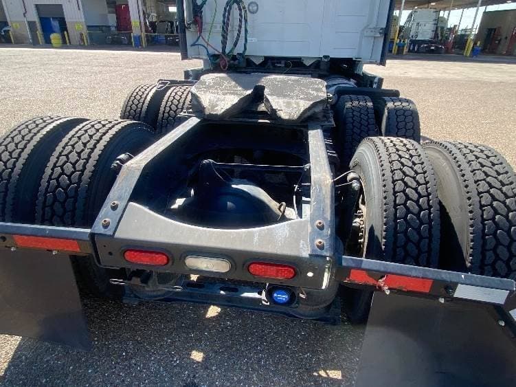 2022 Volvo VNL image 6