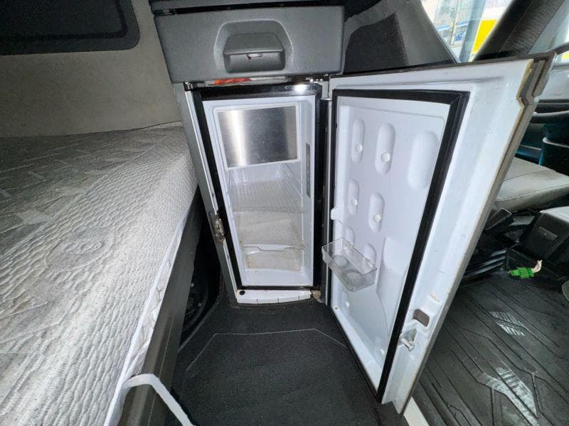 2020 Volvo VNL image 40