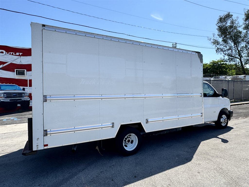2021 GMC Commercial Vans image 12