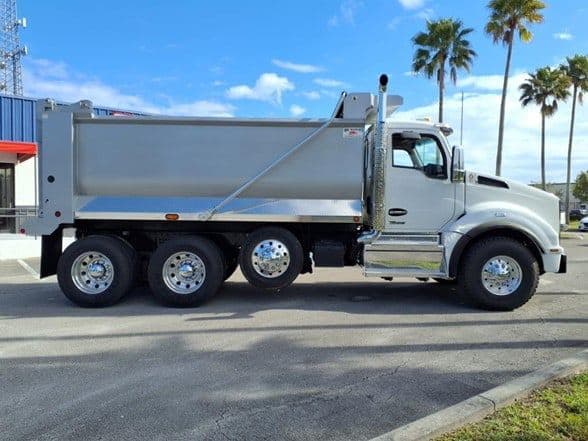 2025 Kenworth T880 image 8