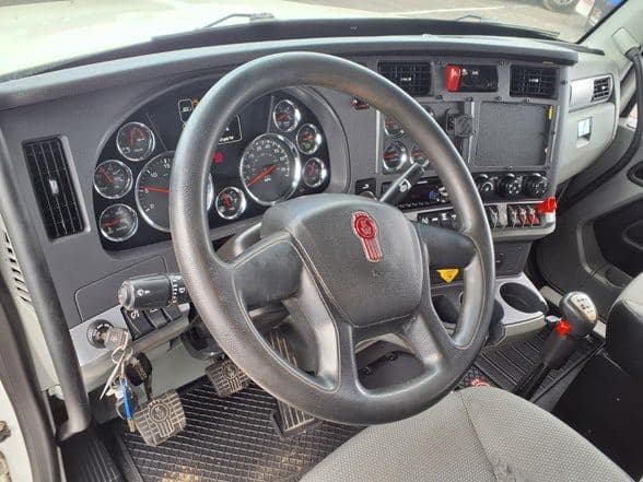 2020 Kenworth T880 image 14