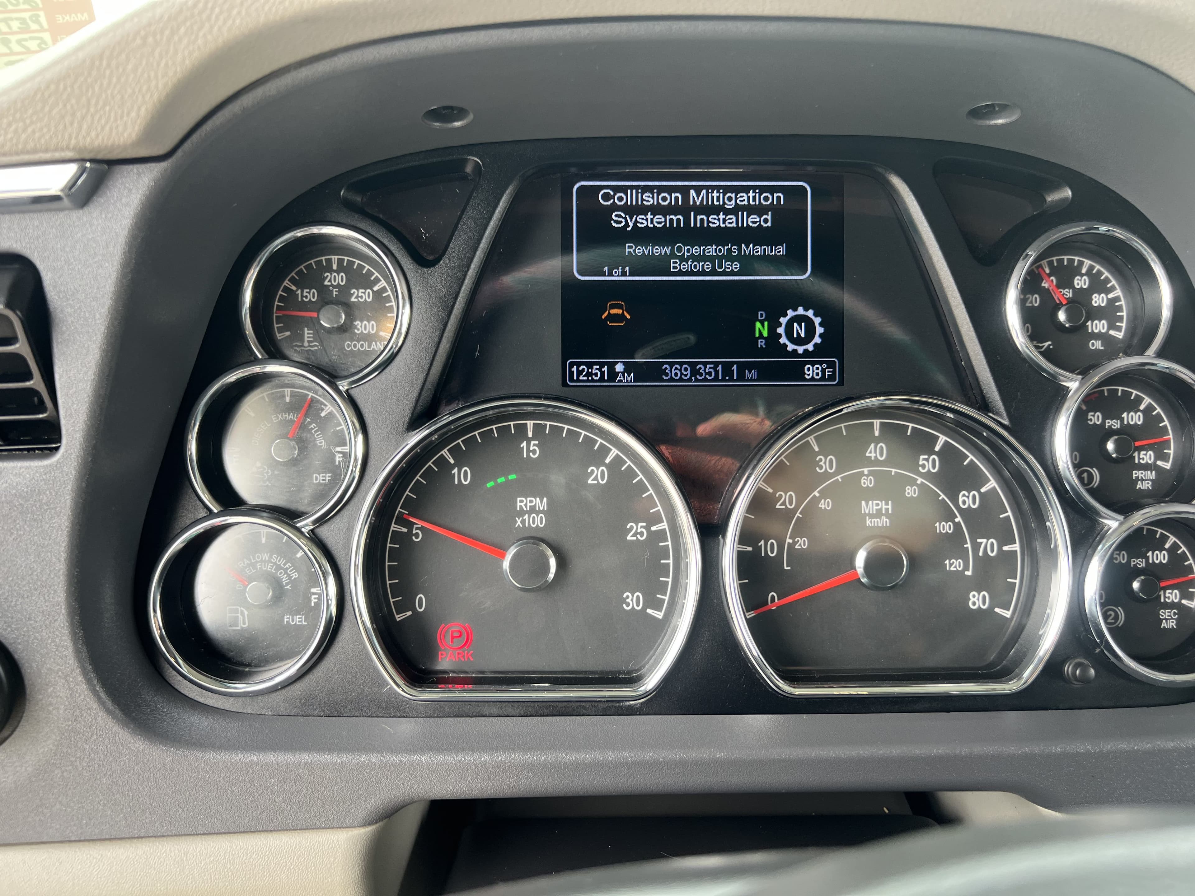 2022 Peterbilt 579 image 12