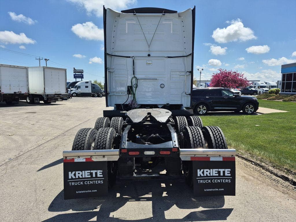 2023 Volvo VNL64T860 image 4