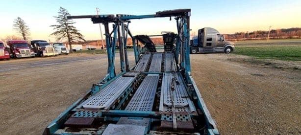 2001 FREIGHTLINER FL112 image 2